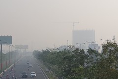 Sương mù bao trùm Sài Gòn từ sáng đến trưa