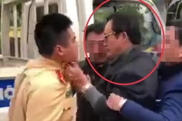 Xử lý nghiêm Chi Cục trưởng say xỉn, túm áo CSGT Tuyên Quang
