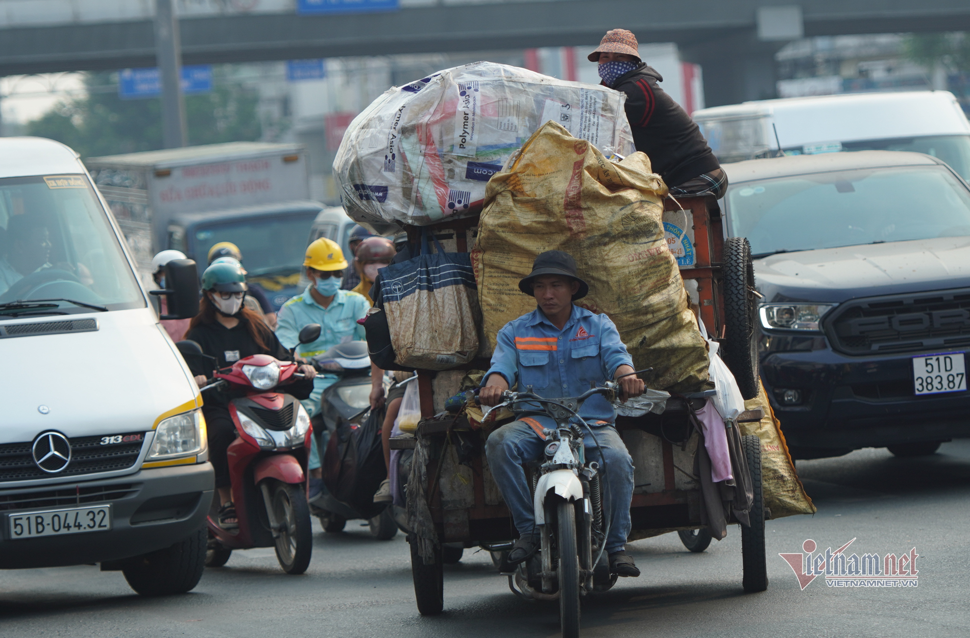 Tập đoàn 'xe xác ướp' vẫn tung hoành trên đường Sài Gòn