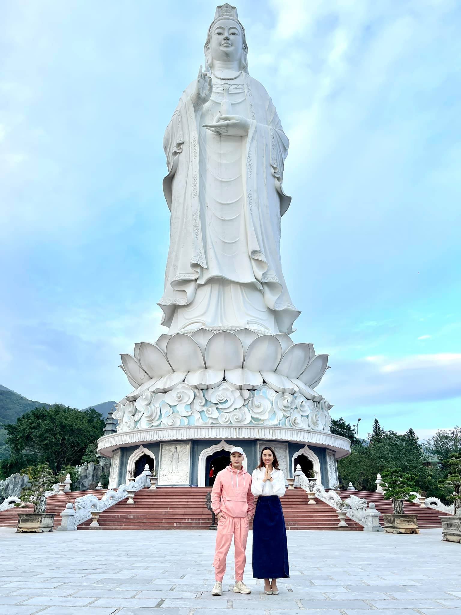 Khoảnh khắc hạnh phúc của Việt Hương bên ông xã và con gái