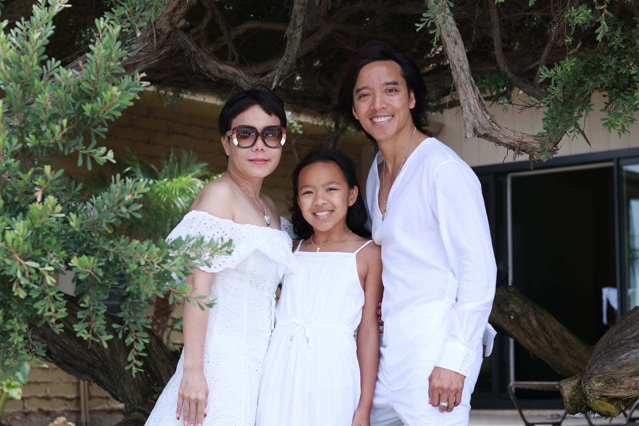 Khoảnh khắc hạnh phúc của Việt Hương bên ông xã và con gái