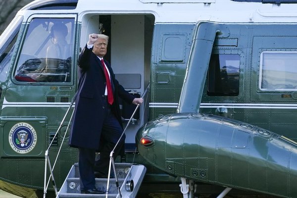Hình ảnh Tổng thống Donald Trump rời Nhà Trắng