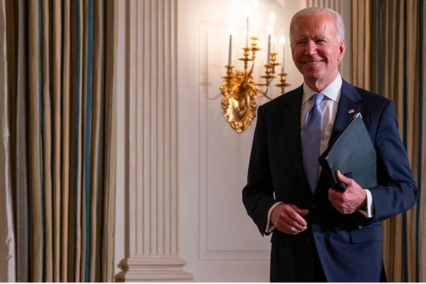 Ông Biden chỉ thị về luận tội ông Trump, cảnh báo nhân viên mới