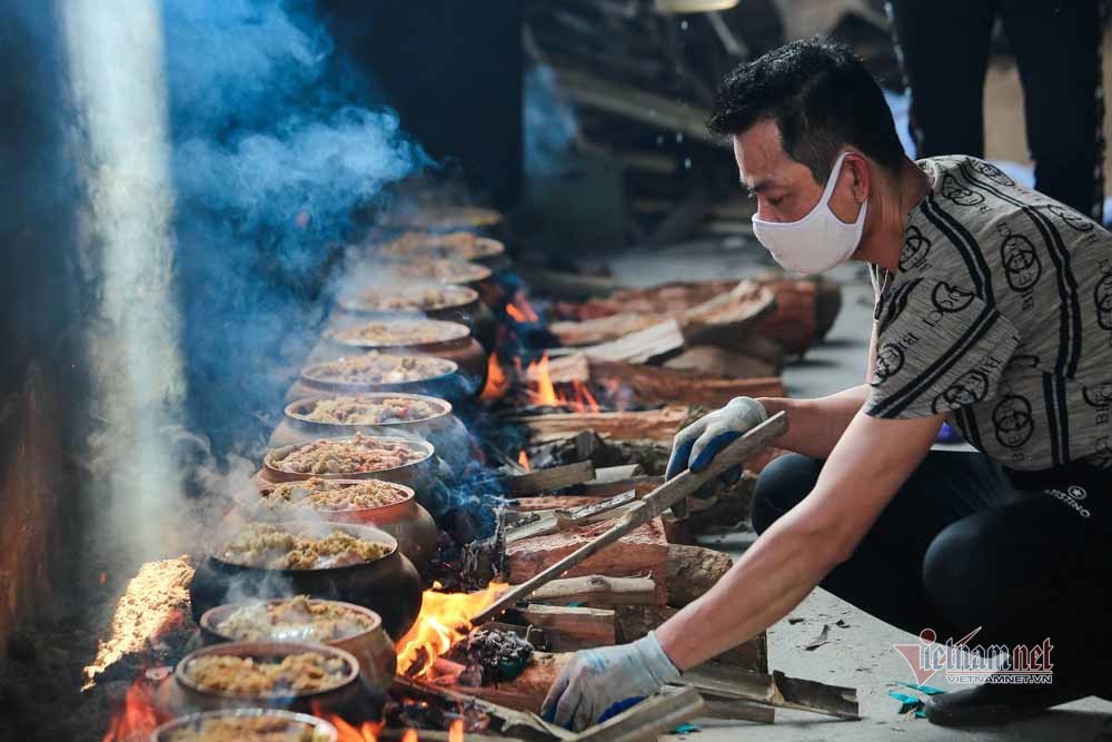 Nổi lửa suốt 15 tiếng, niêu cá '4 trong 1' đặc biệt làng Vũ Đại