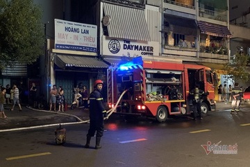 Cháy nhà ở Sài Gòn, 7 người mắc kẹt được giải cứu