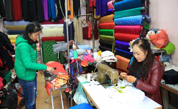 Craft villages in Hanoi gear up for Lunar New Year festival