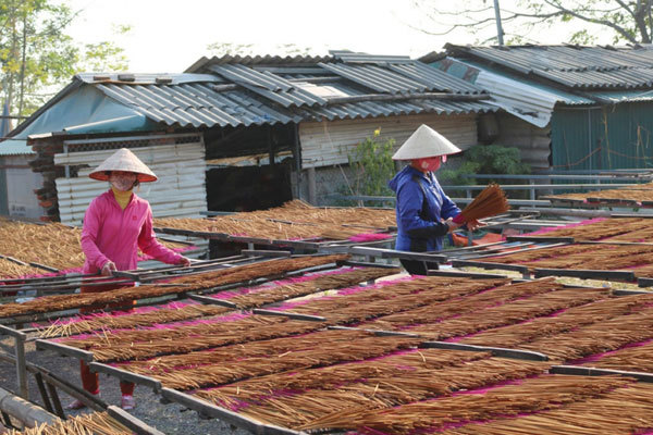 Craft villages in Hanoi gear up for Lunar New Year festival