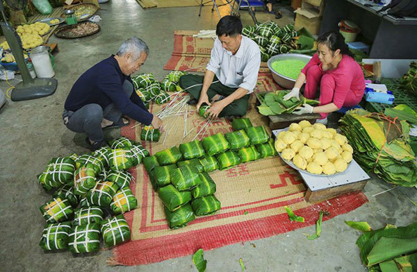 Craft villages in Hanoi gear up for Lunar New Year festival