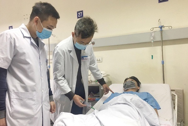 Chấn thương 'cậu bé' vì chơi bóng chuyền