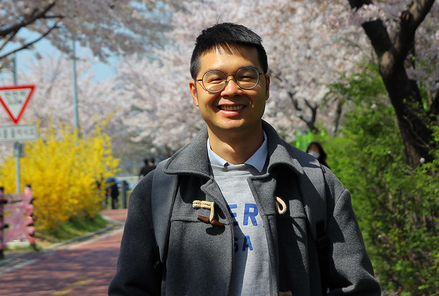 Young Vietnamese PhD living in Korea pursues his life's passion: science