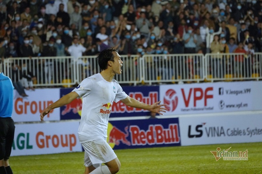 HAGL thắng may: Bầu Đức phấn khởi, Kiatisuk lấy hên để tạo đà