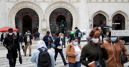 Anh chìm trong làn sóng tồi tệ nhất, Trung Quốc thêm hàng trăm ca Covid-19 mới