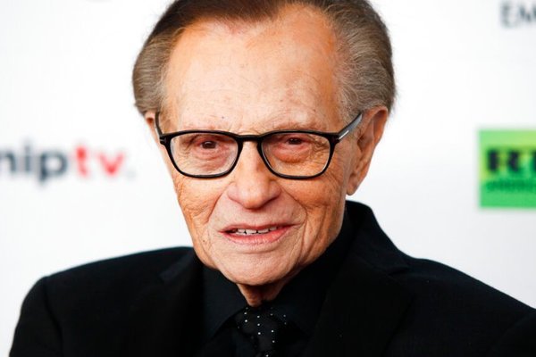 Huyền thoại truyền hình Larry King qua đời