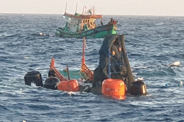 Vụ tàu cá Bến Tre bị chìm ở Côn Đảo: Tìm thấy một thi thể ngư dân