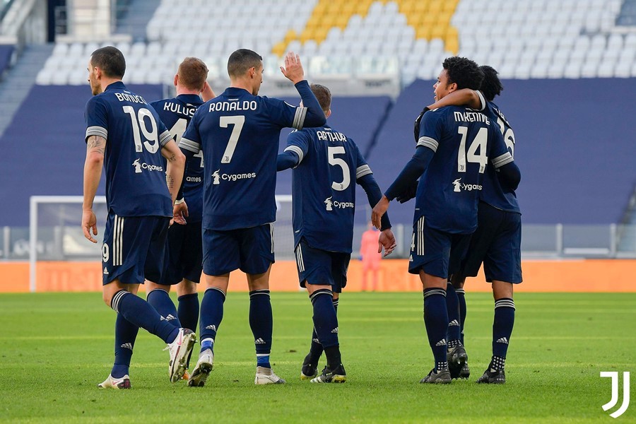 Ronaldo châm ngòi, Juventus bám đuổi top đầu