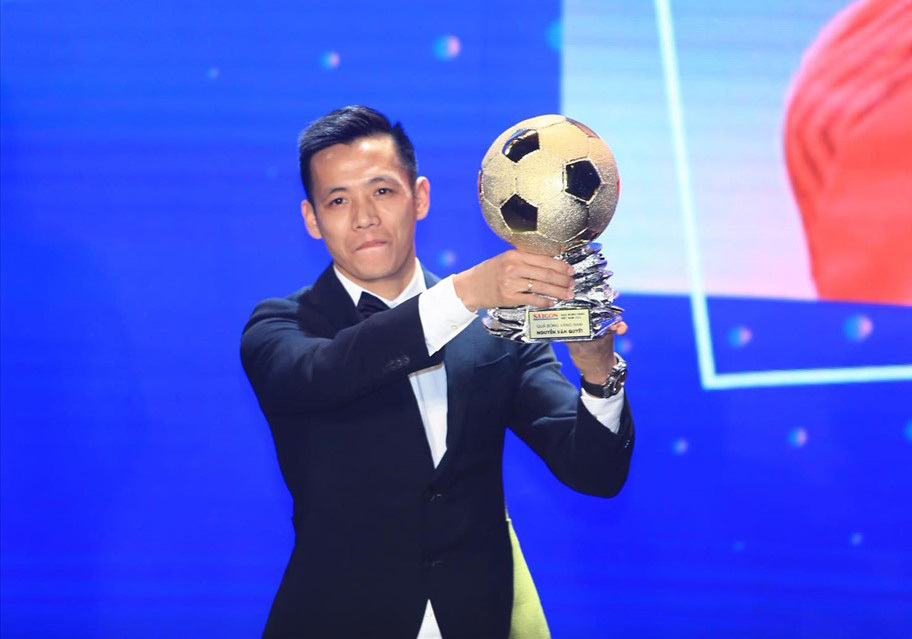 Footballer Nguyen Van Quyet named Vietnam’s most valuable athlete in 2020