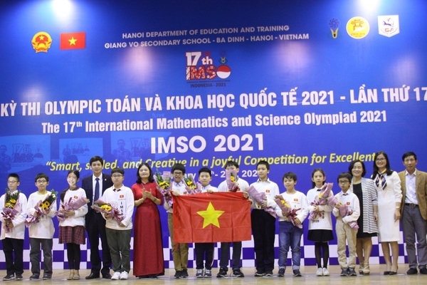 Học sinh Việt Nam giành 2 HCV Olympic Toán và Khoa học quốc tế