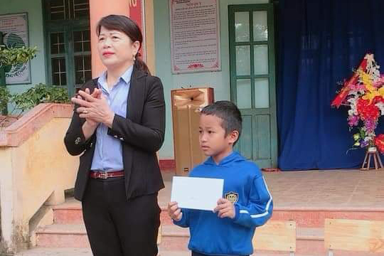 Học sinh nghèo ở Quảng Trị trả lại 7 triệu đồng cho anh shipper