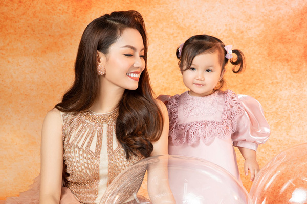 Nguyễn Ngọc Anh ngọt ngào tuổi 40 bên con gái