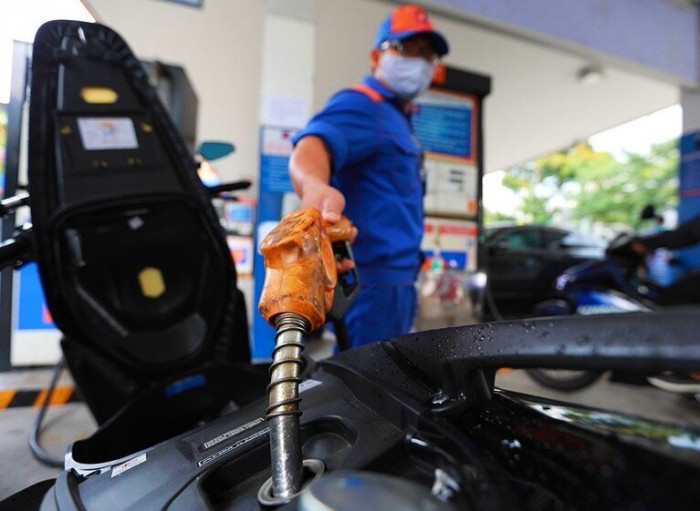 Giá xăng tăng trở lại