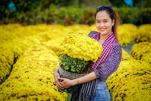 Sa Dec Flower Village attracts tourists before Tet