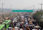 Hàng chục nghìn nông dân Ấn Độ lái máy cày về thủ đô biểu tình