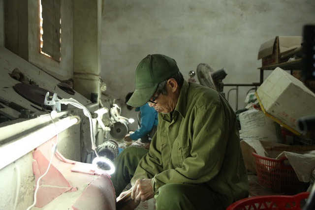 Hà Nội: Thu tiền triệu từ chế tác sừng trâu ngày giáp Tết Tân Sửu
