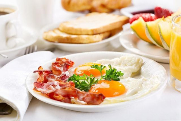 Ba thói quen ăn sáng âm thầm phá hoại dạ dày