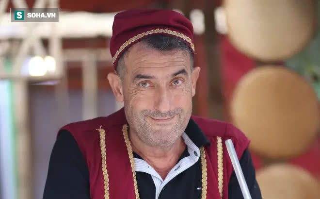 Chán Dubai buồn tẻ, người đàn ông nước ngoài đến Việt Nam bán kem 'vỉa hè'