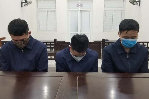 Ba thiếu nữ bị gã 'ma cô' ở Hà Nội công khai rao bán trên Facebook