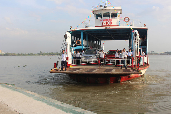 12 năm vắng bóng, phà Rạch Miễu hoạt động trở lại 'chia lửa' với cầu đang quá tải
