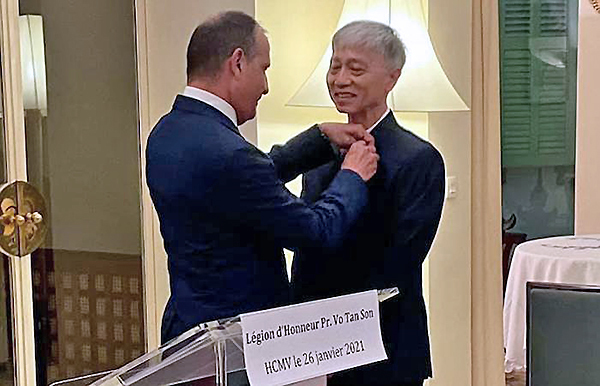 Nguyên Hiệu trưởng ĐH Y Dược TP.HCM nhận Bắc Đẩu Bội tinh