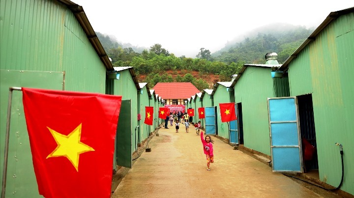 17 ngôi nhà mới được trao cho người dân vùng sạt lở Quảng Nam