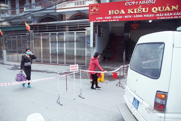 Đón người liên quan tới bệnh nhân Covid-19 ở Quảng Ninh tới khu cách ly