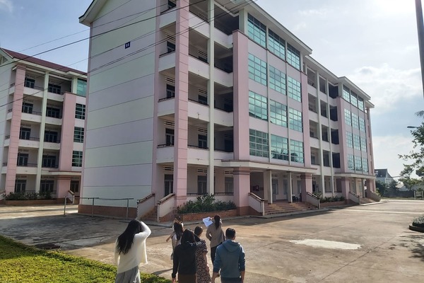 Cô gái tử vong trong sân ký túc xá trường cao đẳng Sư phạm Đắk Lắk