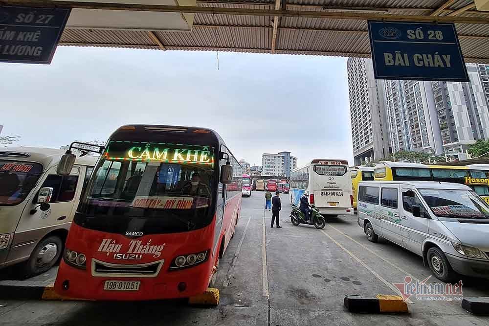 Kiên quyết mời ra khỏi Bến xe Mỹ Đình người không đeo khẩu trang