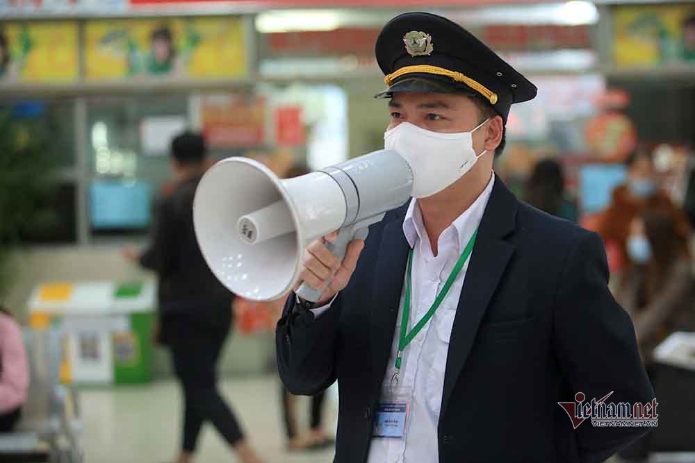 Kiên quyết mời ra khỏi Bến xe Mỹ Đình người không đeo khẩu trang