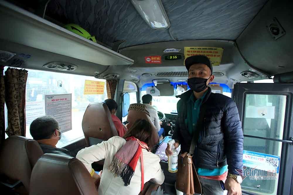 Kiên quyết mời ra khỏi Bến xe Mỹ Đình người không đeo khẩu trang