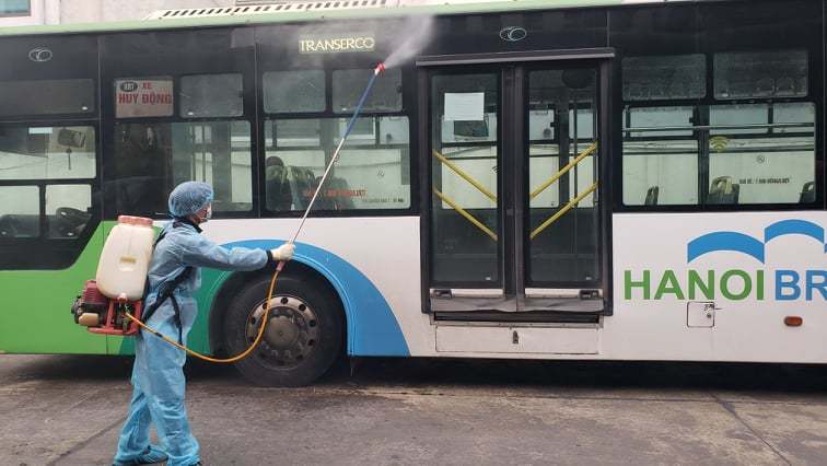 Hà Nội giãn cách, khử khuẩn trên phương tiện vận tải khách công cộng