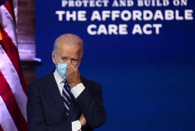 Tổng thống Biden ký sắc lệnh đảo ngược chính sách thời ông Trump