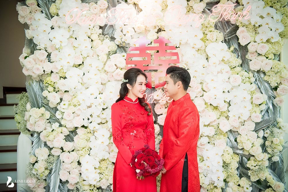 Hãy cùng chúc phúc cho cặp đôi Phan Thành và Primmy Trương trong ngày trọng đại của họ. Không chỉ là sự kiện của đôi uyên ương, đám cưới của họ còn là một khoảnh khắc đáng nhớ cho cả gia đình và bạn bè. Hãy xem hình ảnh để cùng chia sẻ niềm vui với cặp đôi này.
