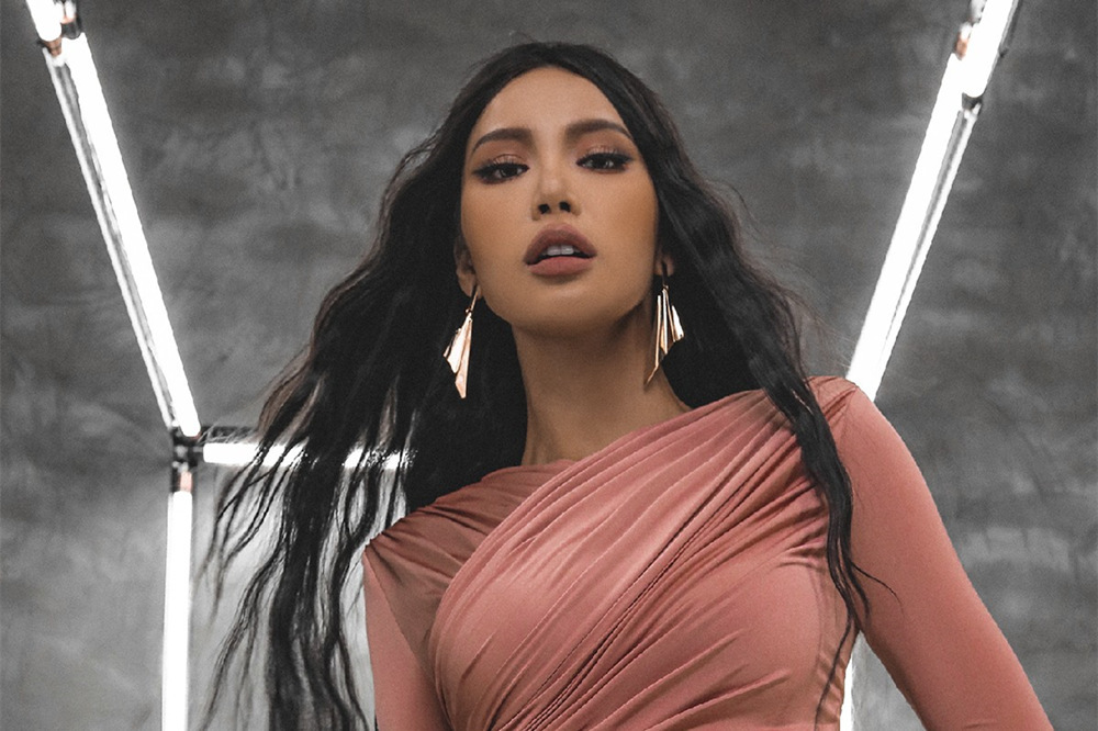 Siêu mẫu Minh Tú hóa búp bê Barbie