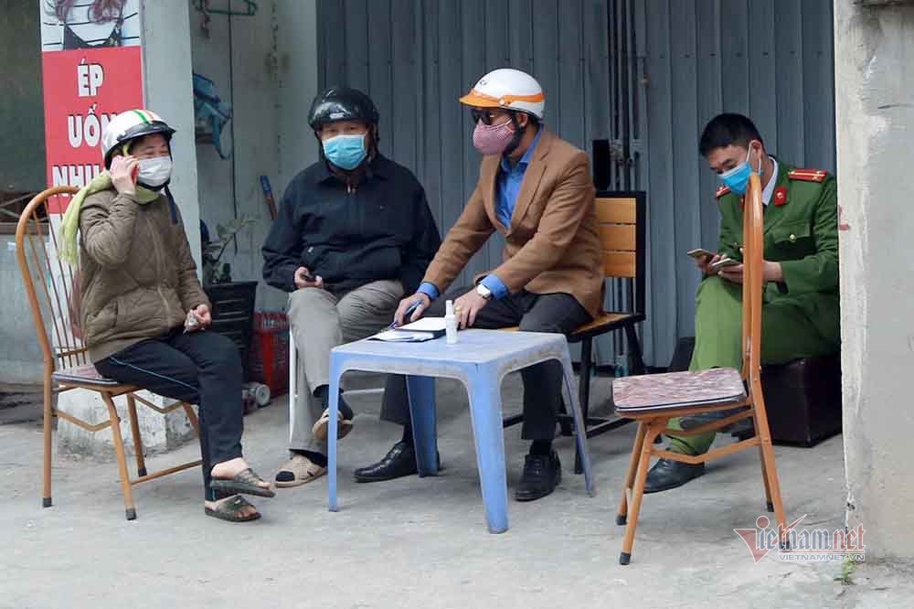 Hà Nội dựng barie cách ly nhà bệnh nhân Covid-19 ở Nam Từ Liêm