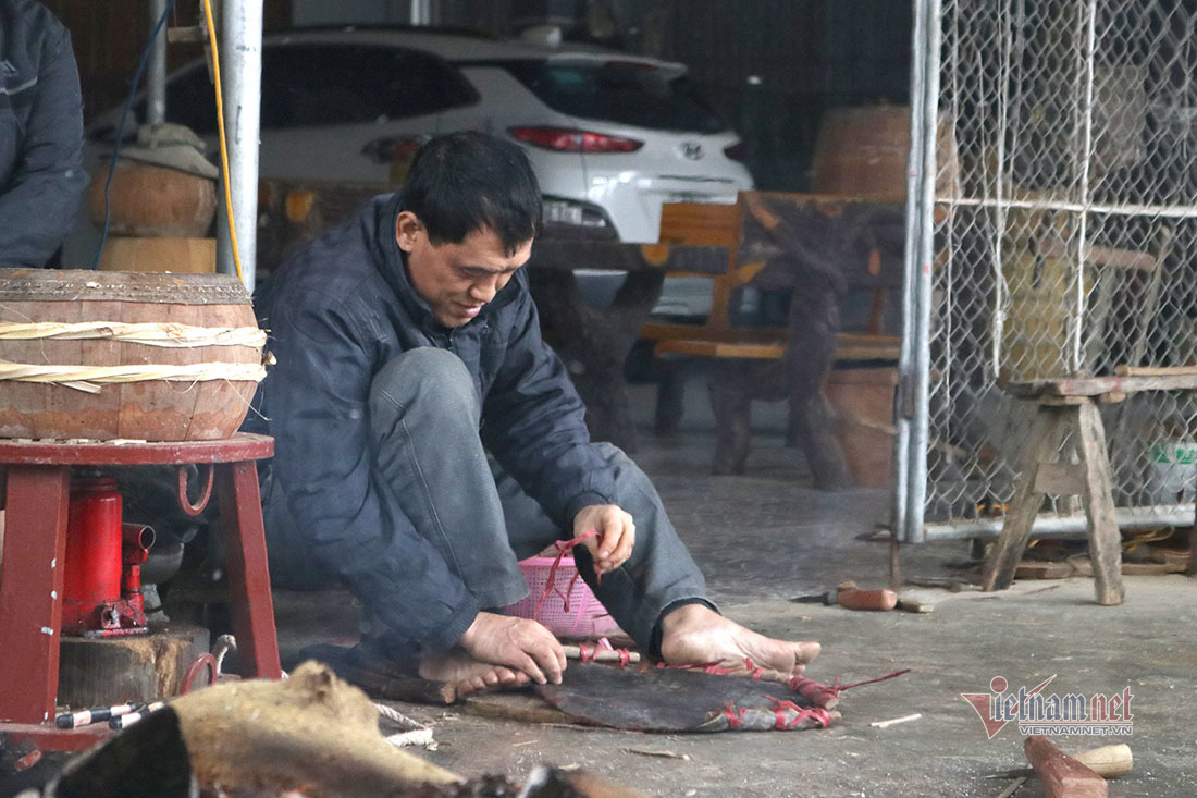 Hậu duệ 9 đời làm trống lý giải bí quyết chọn da trâu