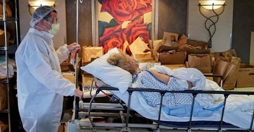 Mỹ xem xét đeo 2 khẩu trang phòng Covid-19, EU lập hệ thống 'đèn giao thông'