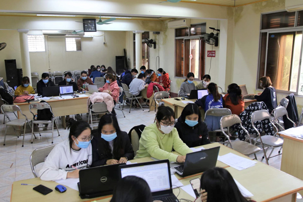 Việt Nam truy vết thần tốc, 600 người làm việc ngày đêm