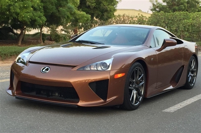 Cận cảnh Lexus LFA  màu nâu ngọc trai siêu hiếm