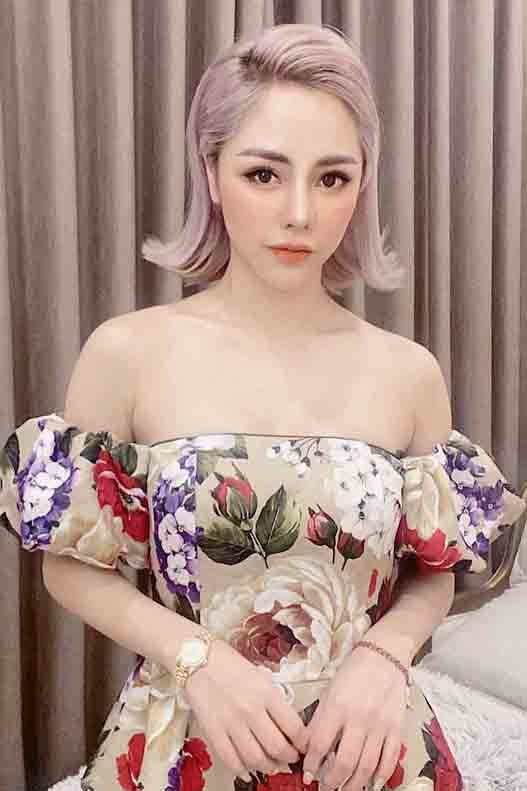 MC Bạch Lan Phương - bạn gái hơn 6 tuổi của Huỳnh Anh mặc gợi cảm