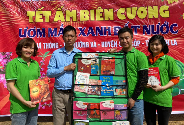 'Mầm sách vùng cao' tặng sách tại tỉnh Sơn La