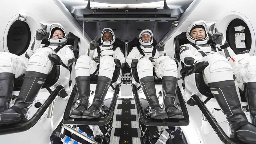 SpaceX sẽ chọn ra 3 người may mắn để đưa vào vũ trụ